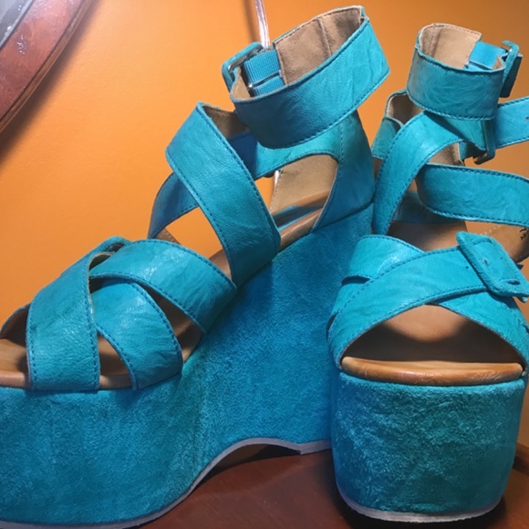 Fugu Malibu all leather wedges 7.5 strappy peep - Picture 5 of 5